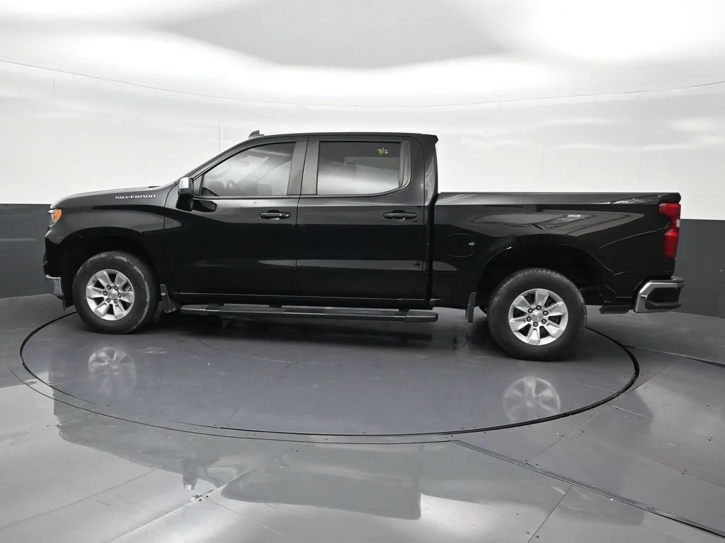 2023 Chevrolet Silverado 1500 LT photo 2