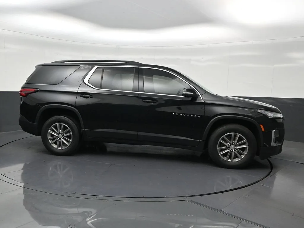 2023 Chevrolet Traverse LT Cloth photo 7