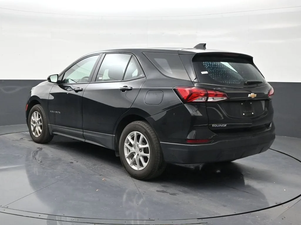 2024 Chevrolet Equinox LS photo 3