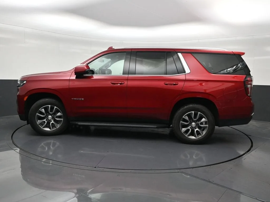 2022 Chevrolet Tahoe LT photo 2