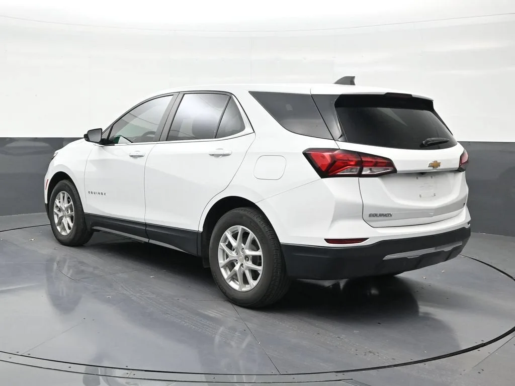 2023 Chevrolet Equinox LT photo 3