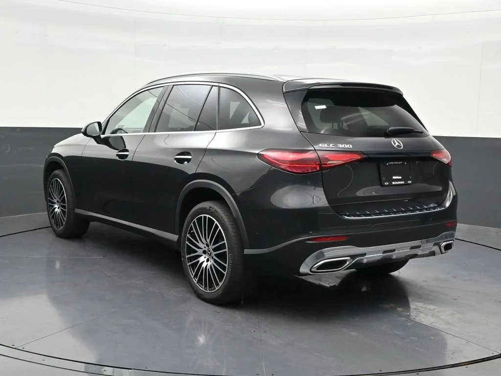 2024 Mercedes-Benz GLC 300 SUV photo 3