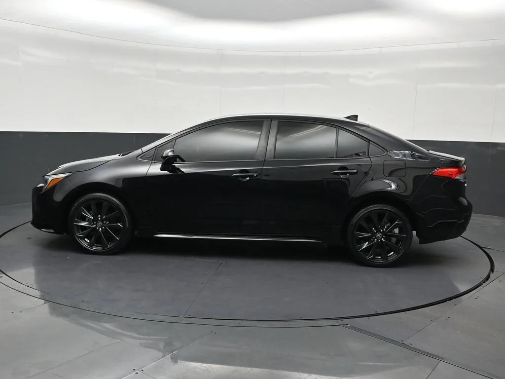 2026 Toyota Corolla Hybrid LE photo 2