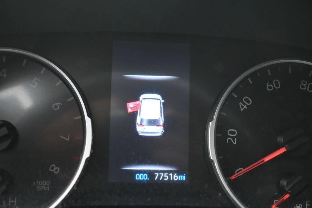 2020 Toyota RAV4 LE photo 11