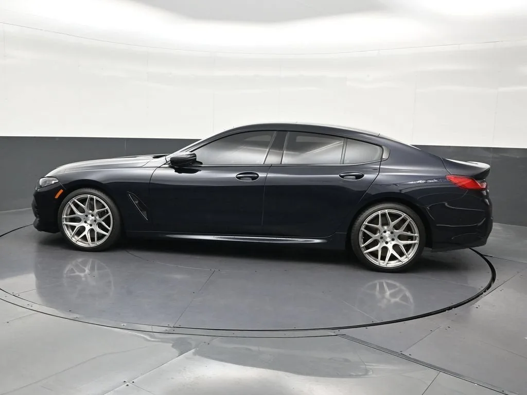2025 BMW 8 Series M850i photo 2