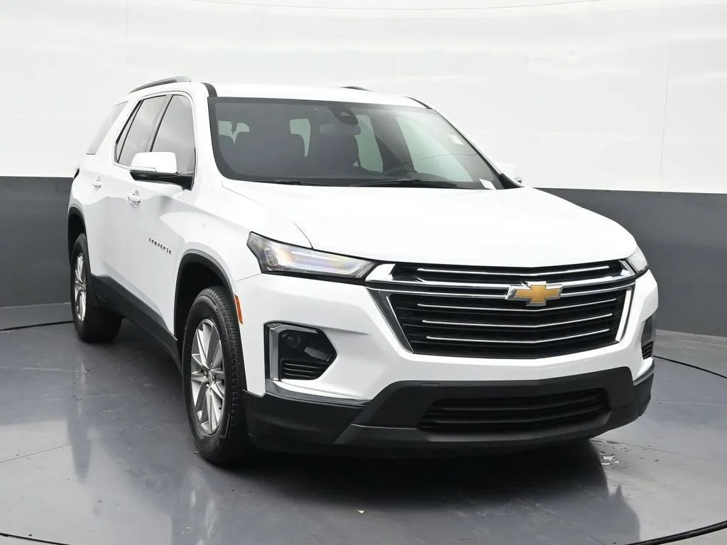 2023 Chevrolet Traverse LT Cloth photo 8