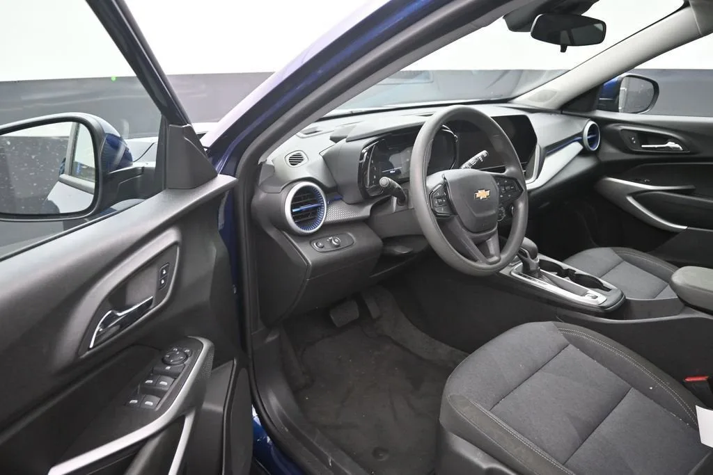 2024 Chevrolet Trax LS photo 10