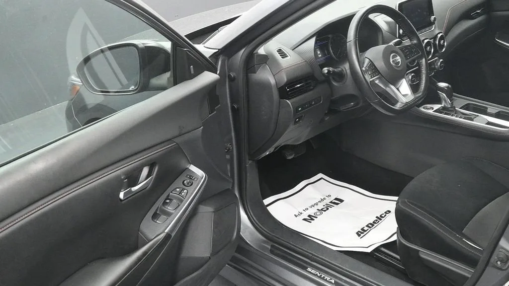 2022 Nissan Sentra SR Xtronic CVT photo 10