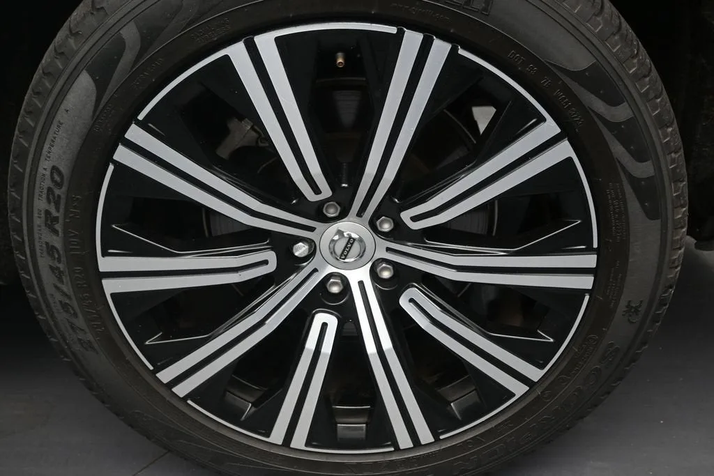 2024 Volvo XC90 B6 Plus Bright Theme 7-Seater photo 10