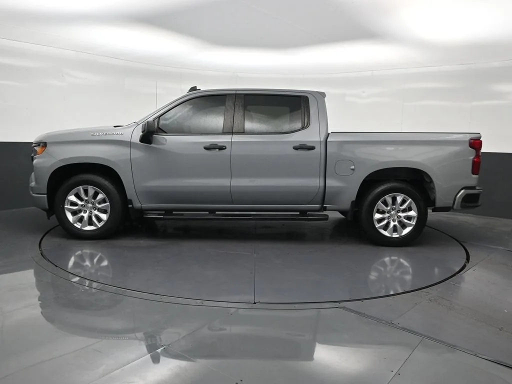 2024 Chevrolet Silverado 1500 Custom photo 2