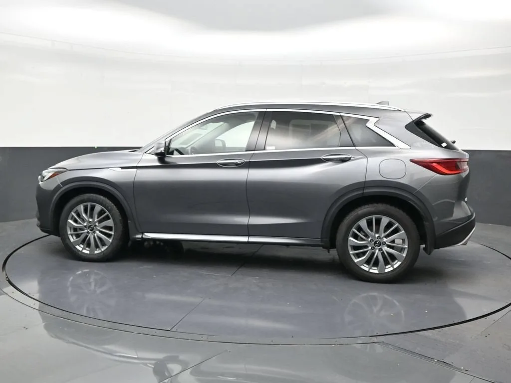 2023 INFINITI QX50 LUXE AWD photo 2