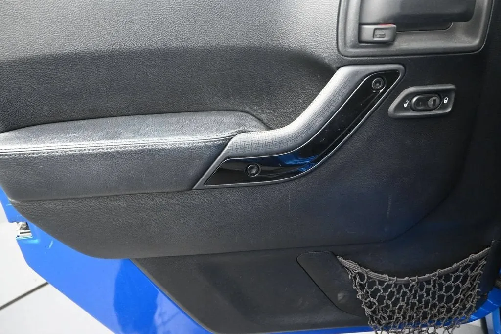 2014 Jeep Wrangler Unlimited Altitude photo 11