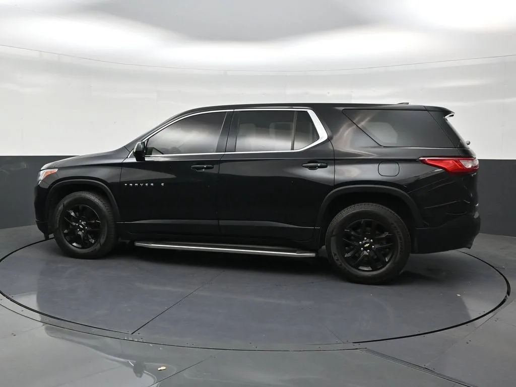 2020 Chevrolet Traverse LS photo 2