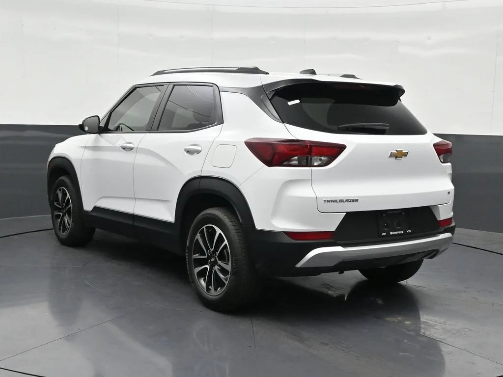 2024 Chevrolet Trailblazer LT photo 3