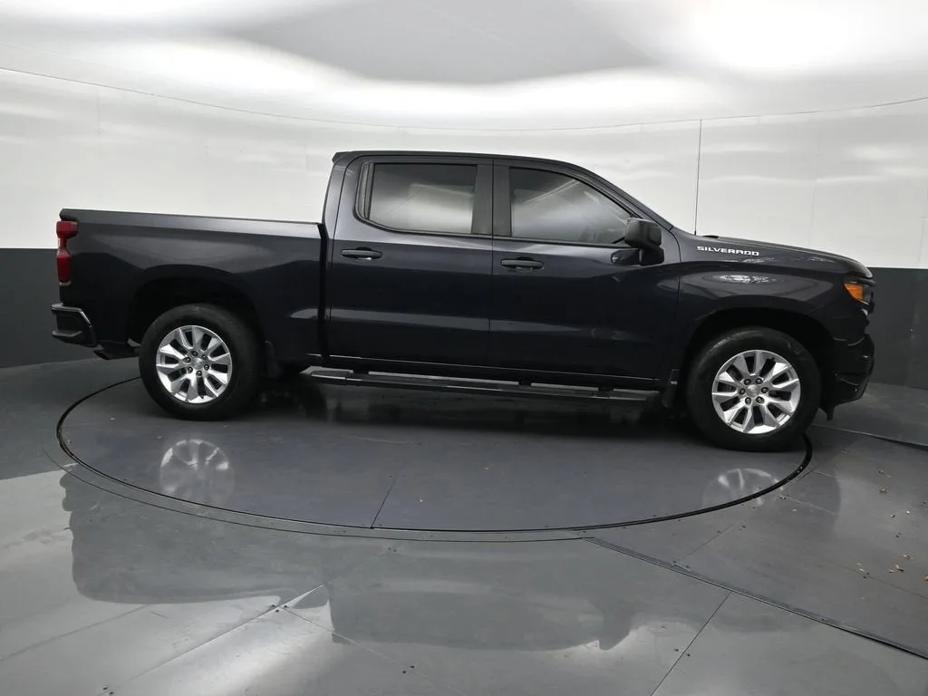 2023 Chevrolet Silverado 1500 Custom photo 7