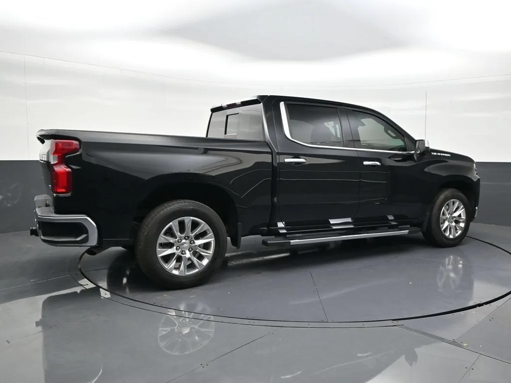 2022 Chevrolet Silverado 1500 LTZ photo 2