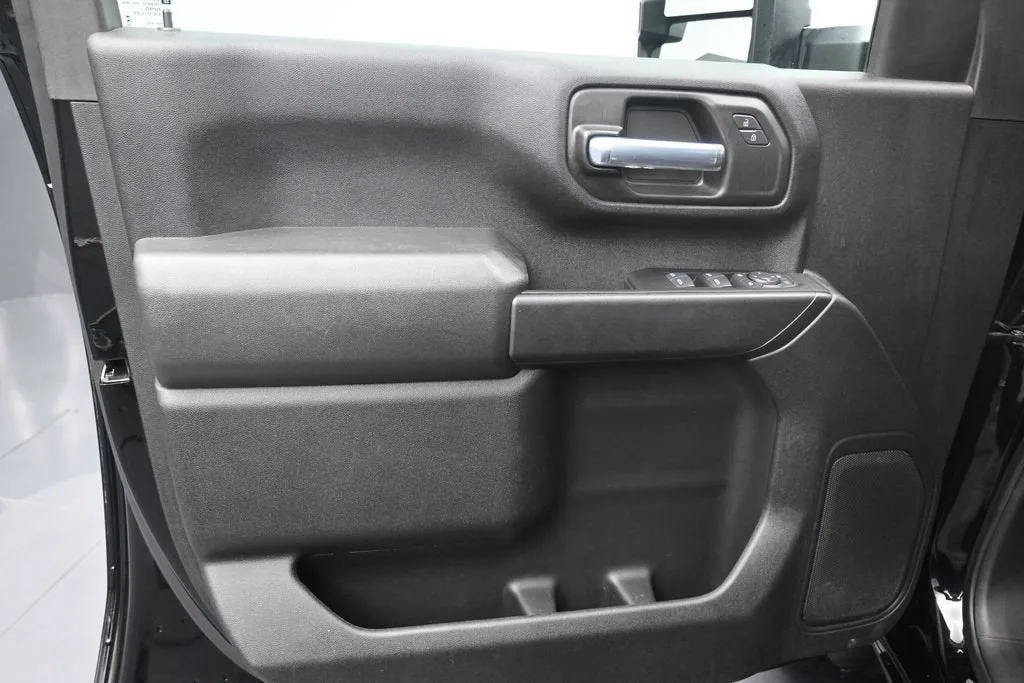 2025 Chevrolet Silverado 2500 HD Custom photo 12