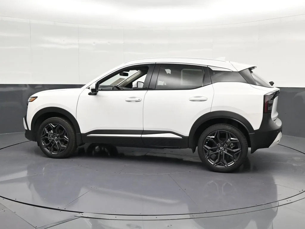 2025 Nissan Kicks SR photo 8