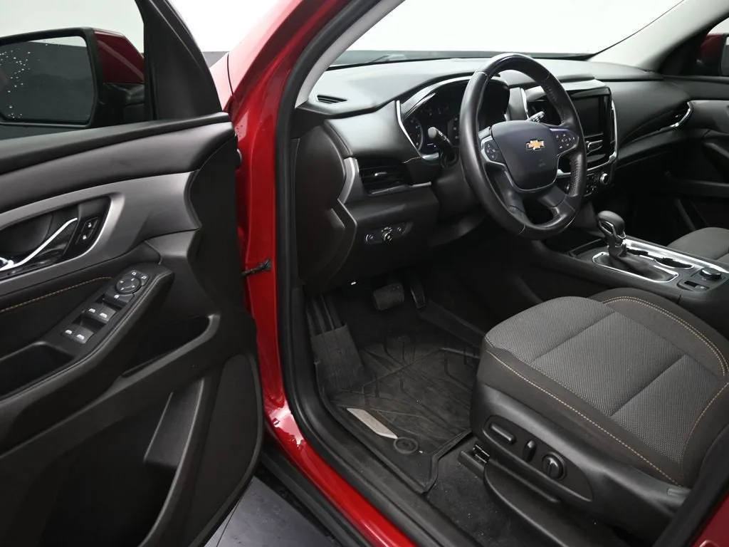 2021 Chevrolet Traverse LT Cloth photo 10