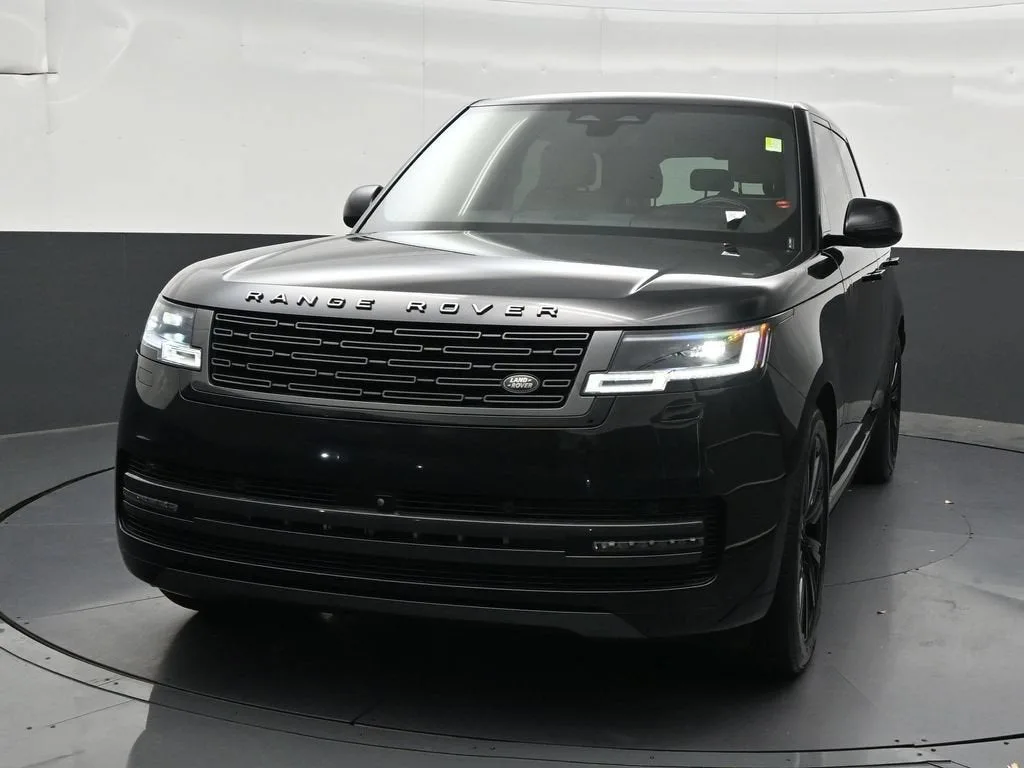 2025 Land Rover Range Rover P400 SE photo 8