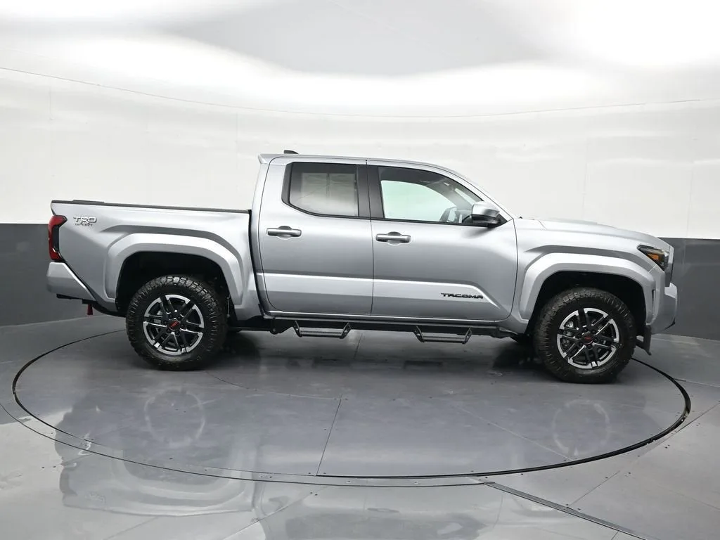 2026 Toyota Tacoma TRD Sport photo 7