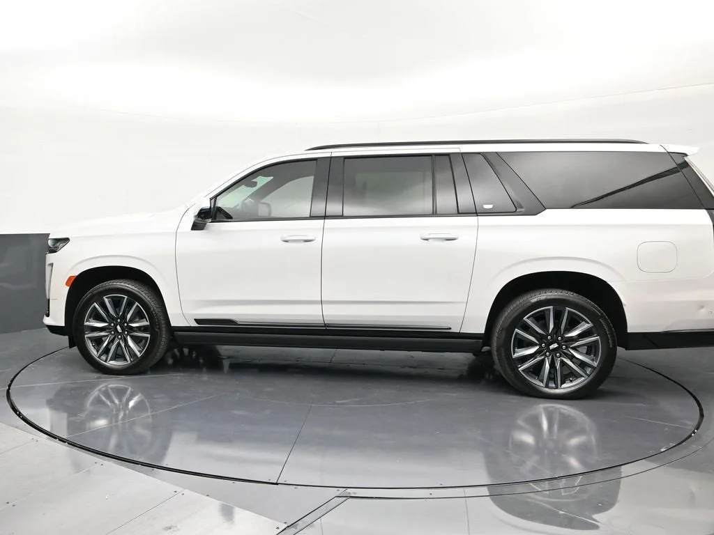 2024 Cadillac Escalade ESV Sport Platinum photo 2