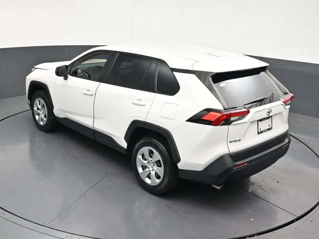 2023 Toyota RAV4 LE photo 12