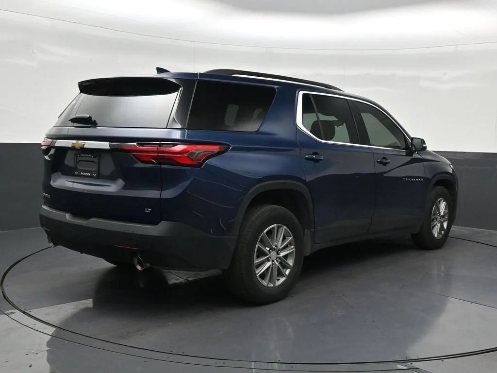 2023 Chevrolet Traverse LT Cloth photo 5