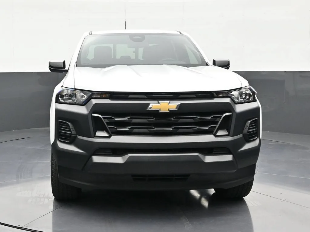 2024 Chevrolet Colorado WT photo 8