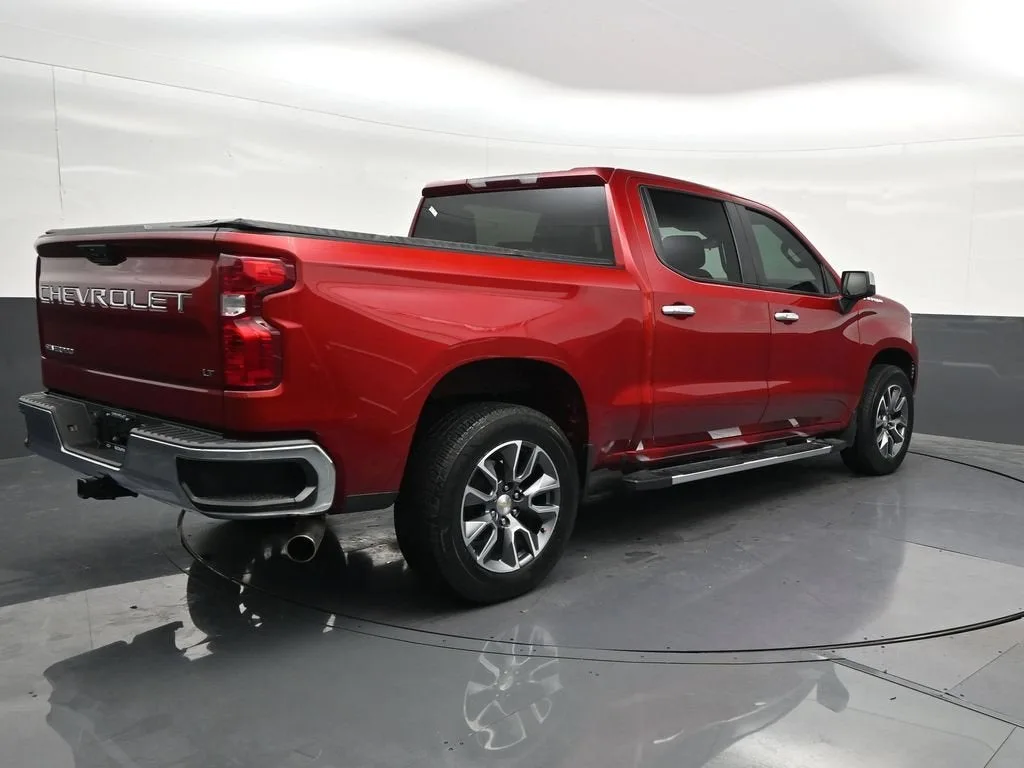 2024 Chevrolet Silverado 1500 LT photo 5