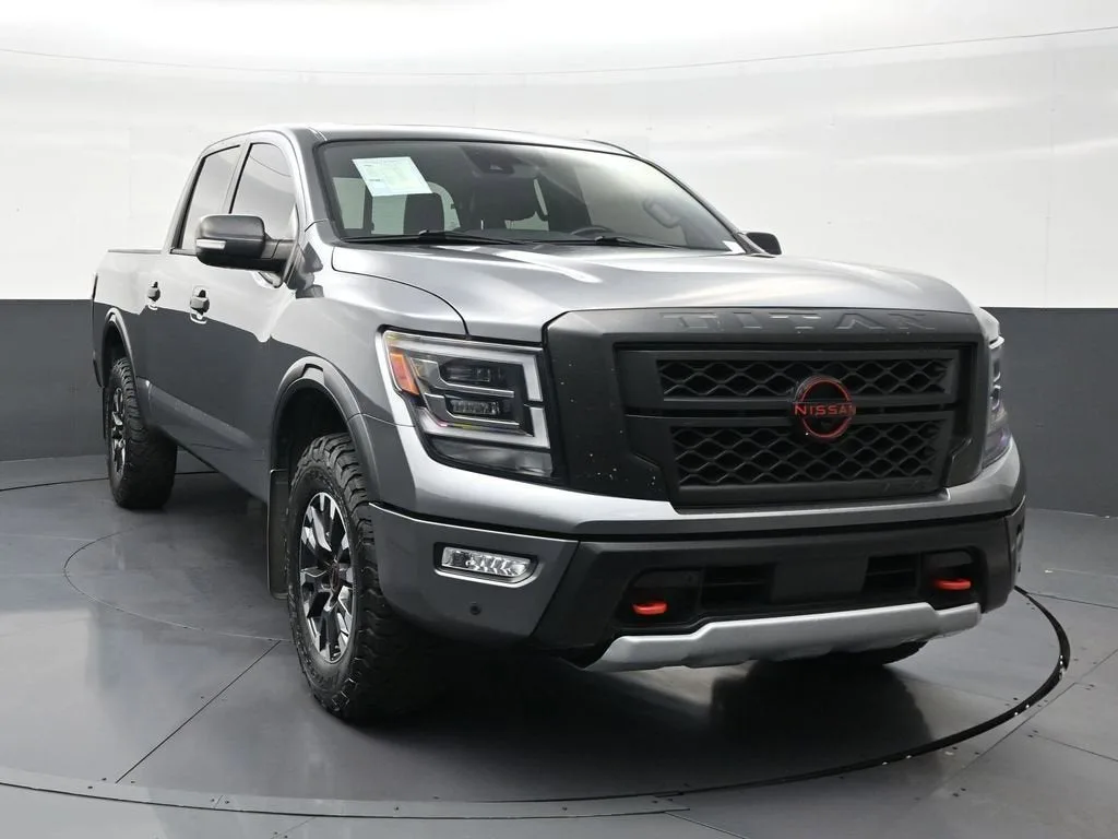 2023 Nissan TITAN Crew Cab PRO-4X 4x4 photo 7
