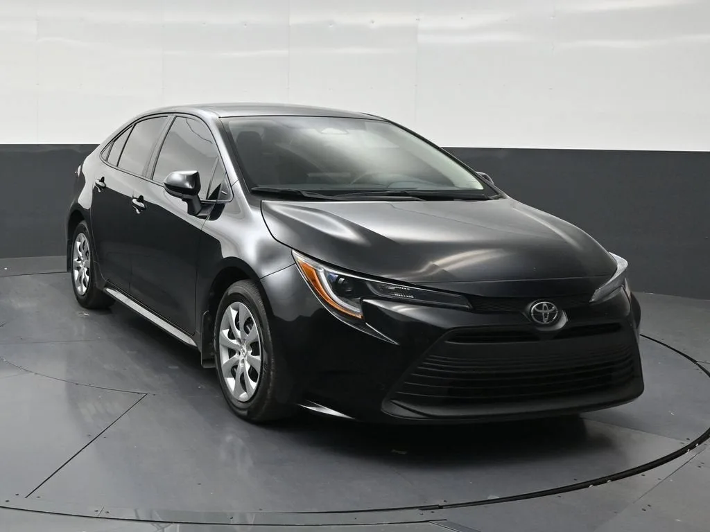 2025 Toyota Corolla LE photo 7