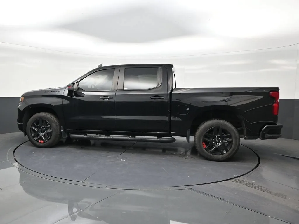 2023 Chevrolet Silverado 1500 RST photo 2