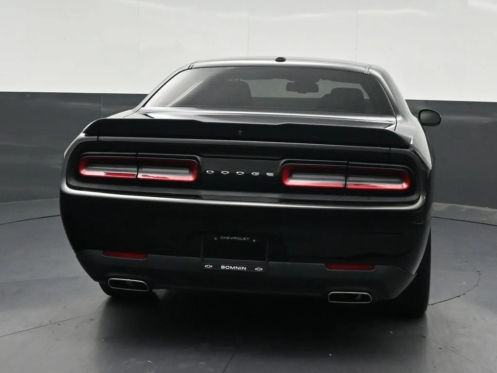 2023 Dodge Challenger SXT photo 4