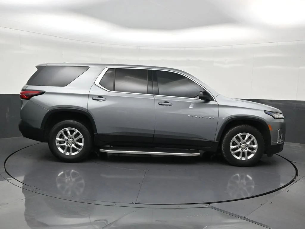 2023 Chevrolet Traverse LS photo 7