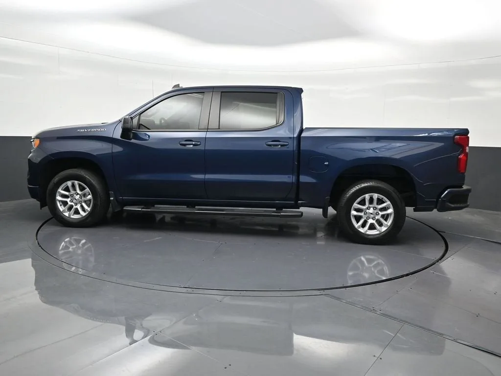 2023 Chevrolet Silverado 1500 RST photo 2