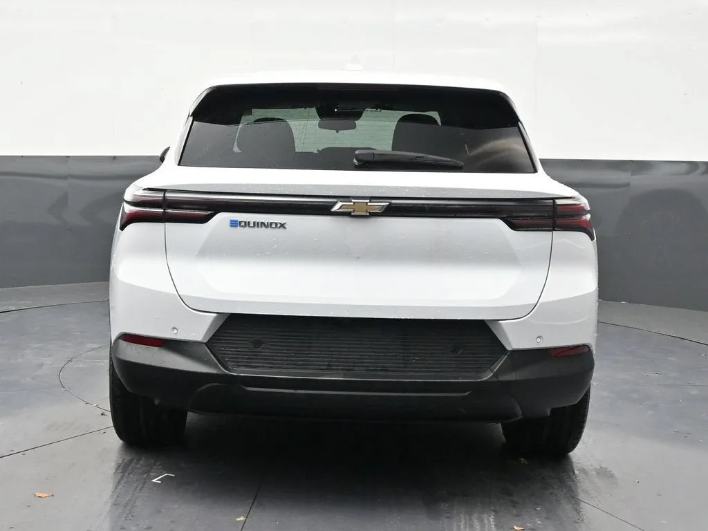 2025 Chevrolet Equinox EV LT photo 4