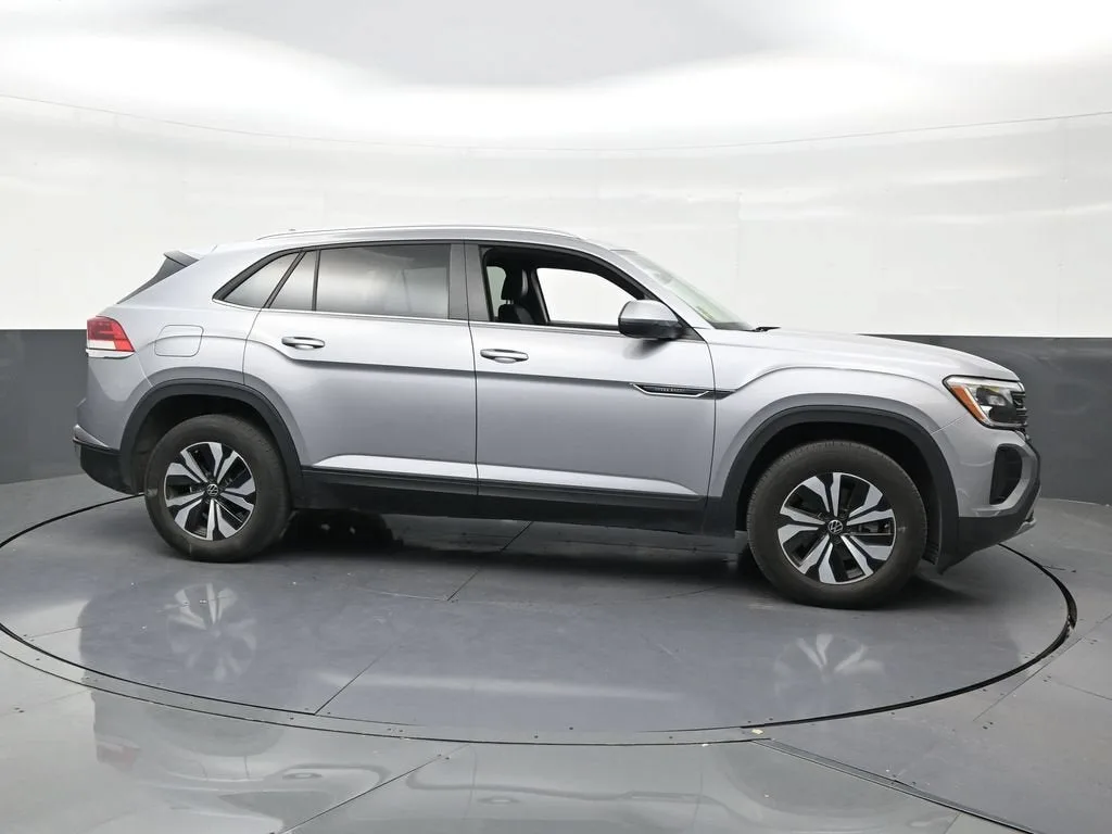 2024 Volkswagen Atlas Cross Sport 2.0T SE photo 6