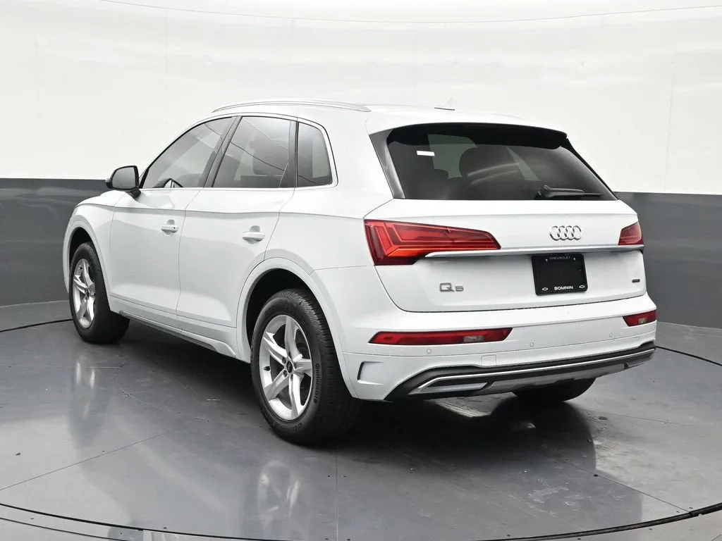 2022 Audi Q5 Premium 40 TFSI quattro S tronic photo 3