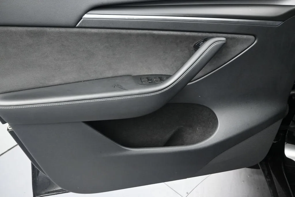 2023 Tesla Model Y Long Range photo 10