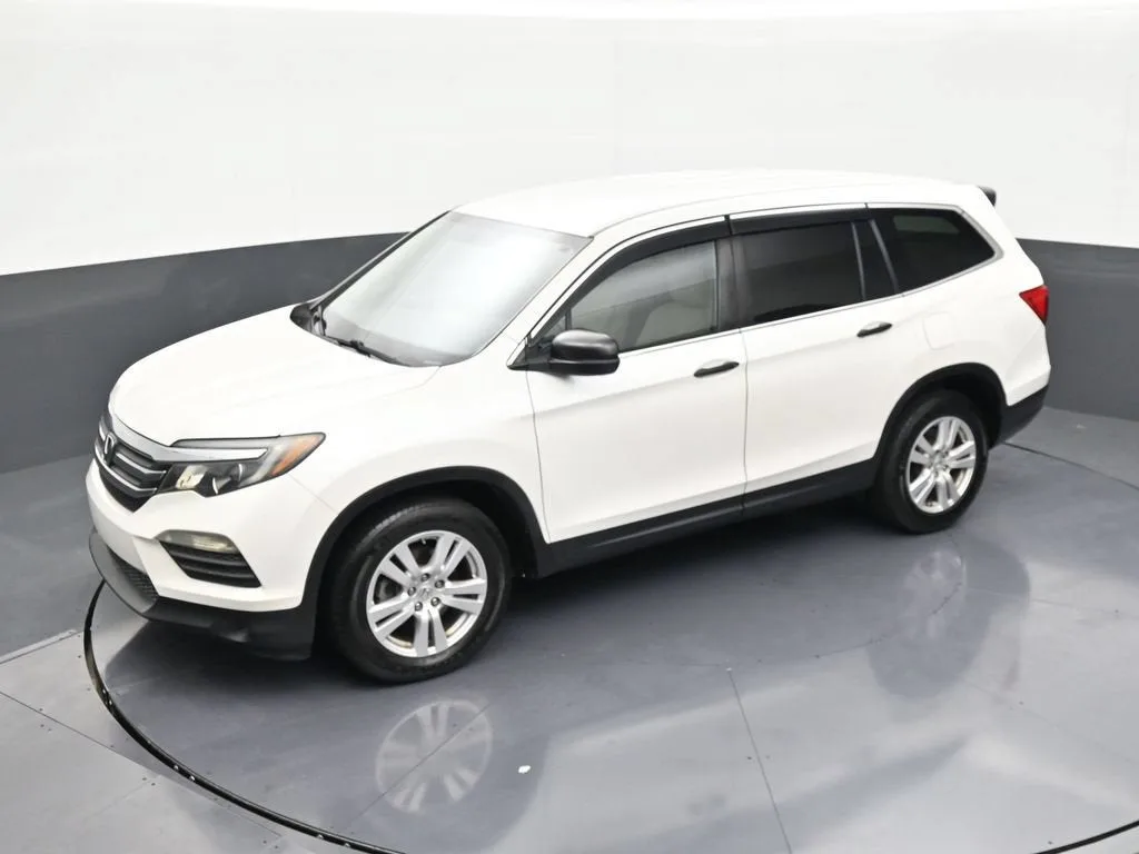 2016 Honda Pilot LX photo 12
