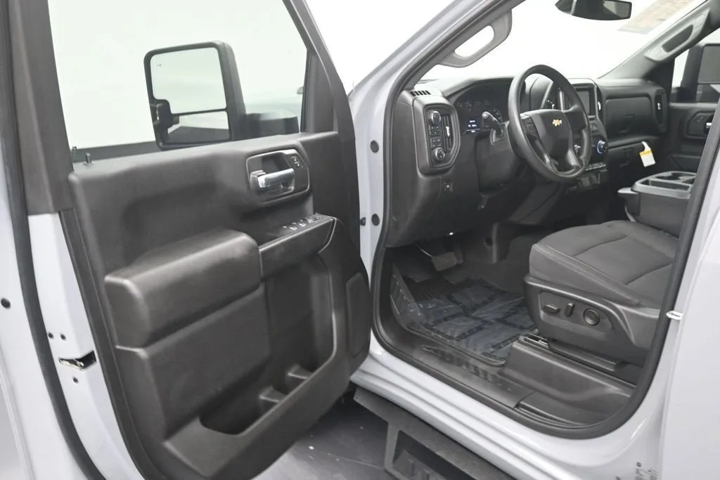 2025 Chevrolet Silverado 2500 HD Custom photo 10