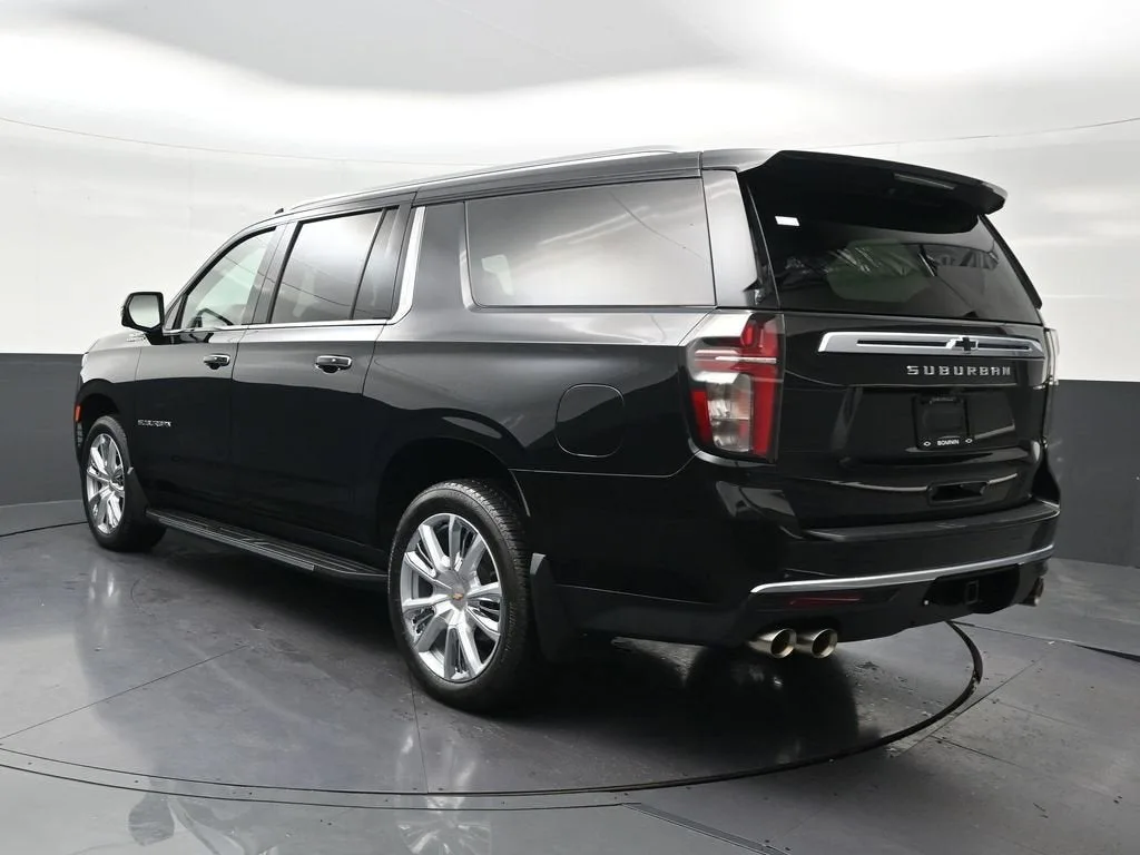 2024 Chevrolet Suburban High Country photo 3