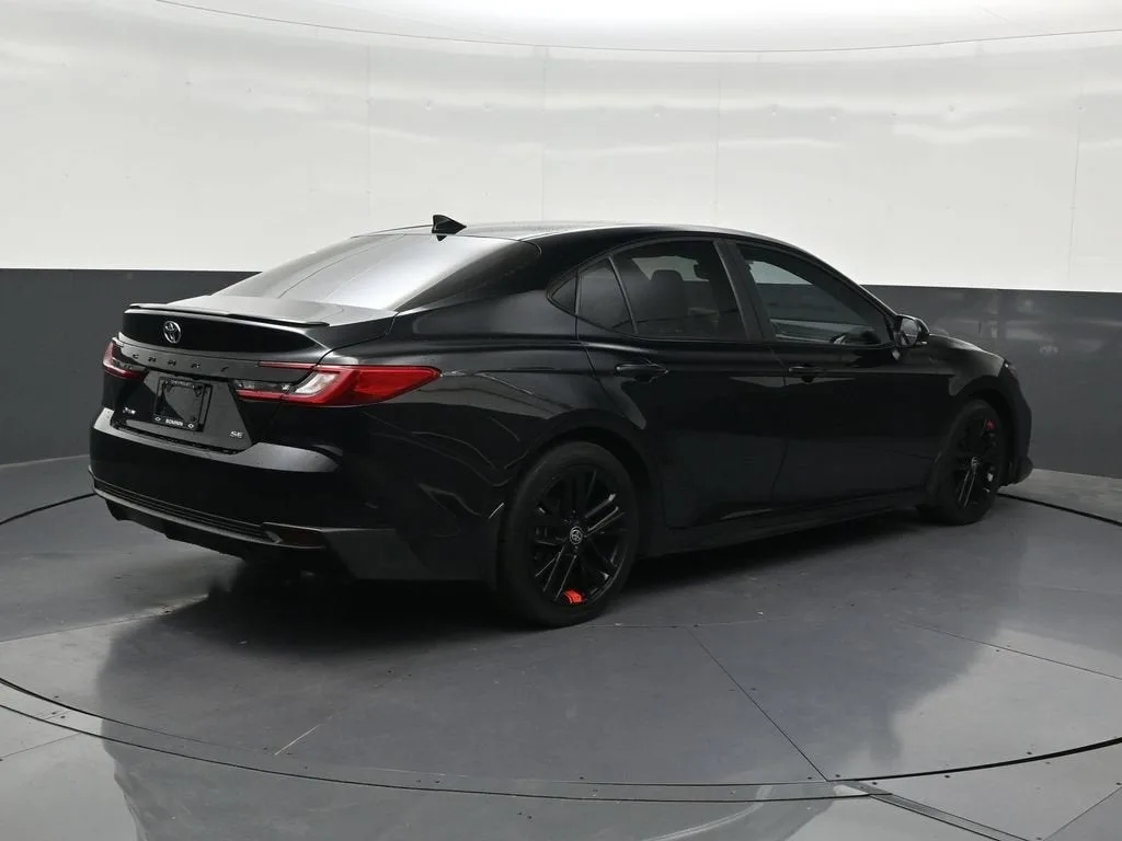 2025 Toyota Camry SE photo 5