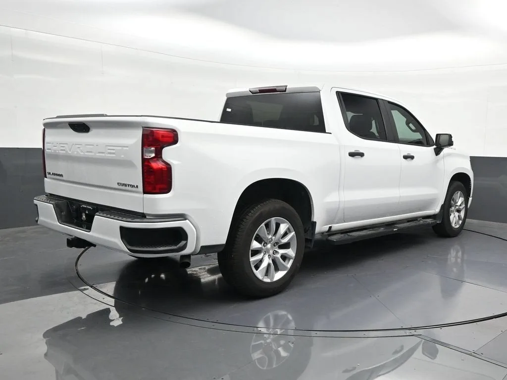 2023 Chevrolet Silverado 1500 Custom photo 5