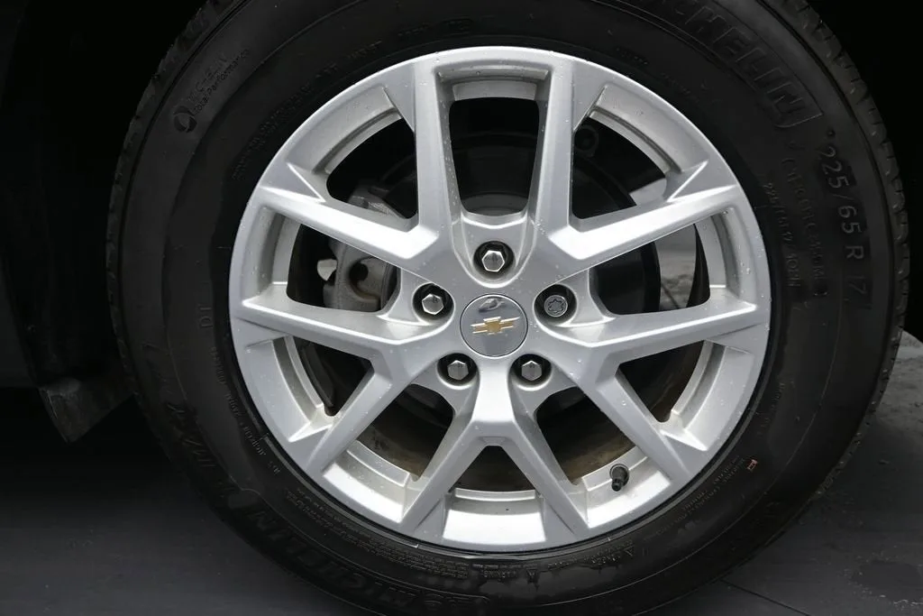 2023 Chevrolet Equinox LS photo 10