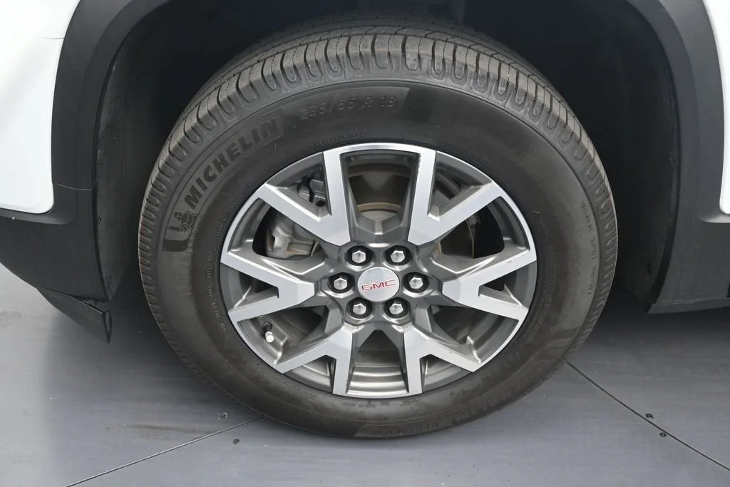 2023 GMC Acadia SLE photo 9