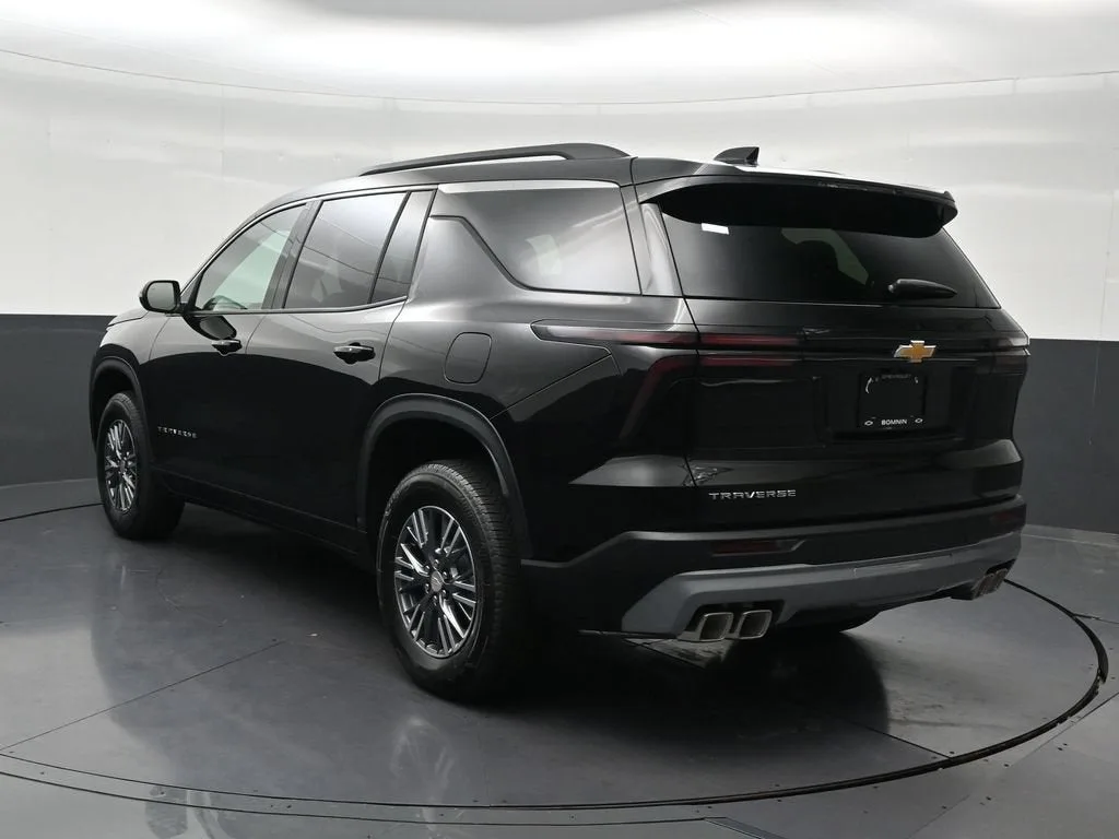 2026 Chevrolet Traverse LT photo 3