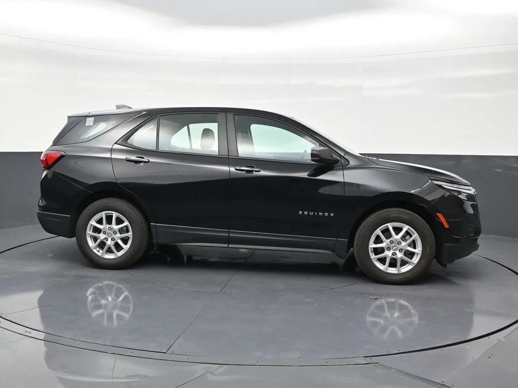 2024 Chevrolet Equinox LS photo 6