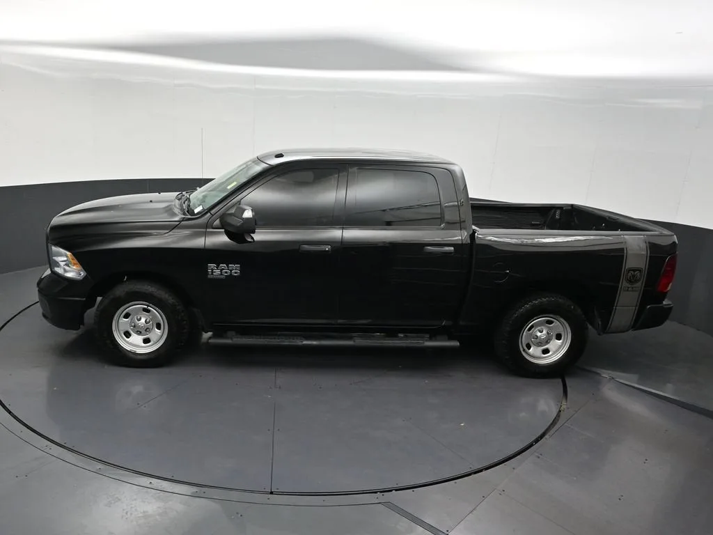 2021 RAM 1500 Classic Tradesman Crew Cab 4x2 5'7" Box photo 11